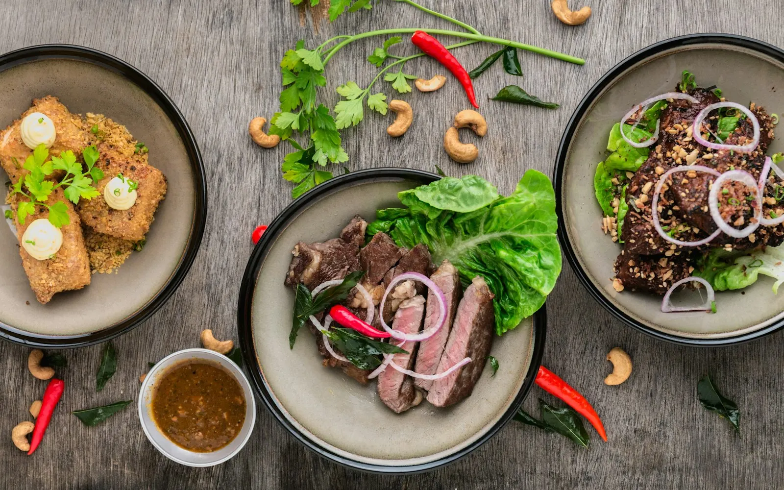 Plats créoles servis au restaurant Le Ti Piment